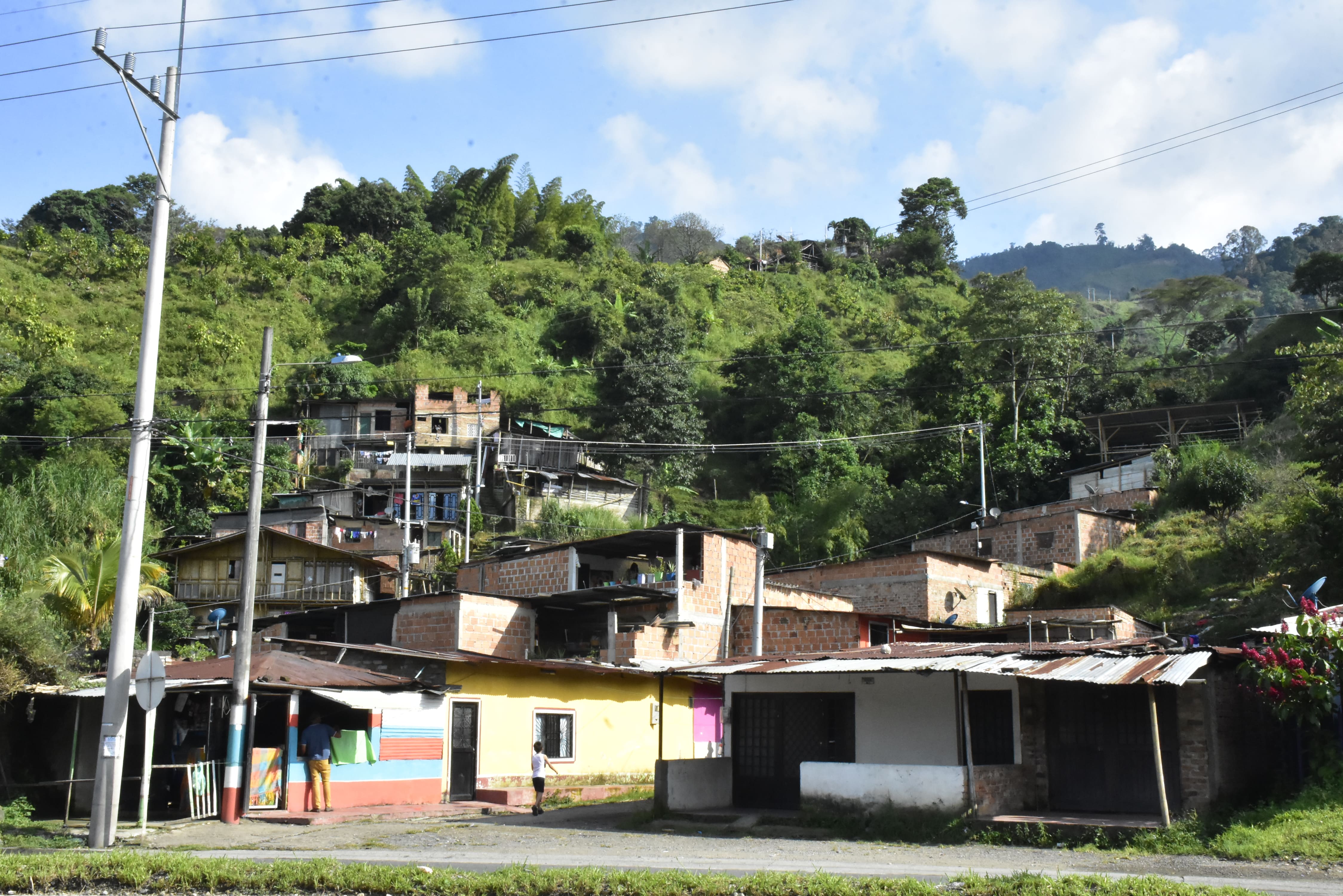 La Variante en Ibagué: un sector olvidado cargado de dolor, muerte, trabajo  informal e invasión de la vía | El Nuevo Día