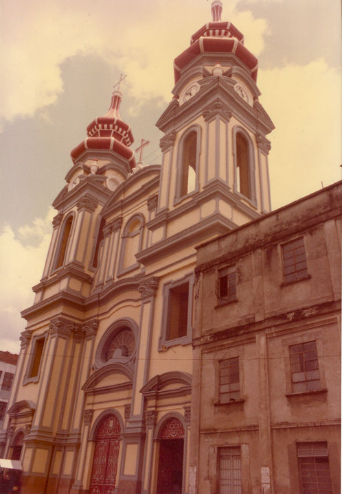 La parroquia representa un símbolo arquitectónico y urbanístico para el barrio El Carmen. 