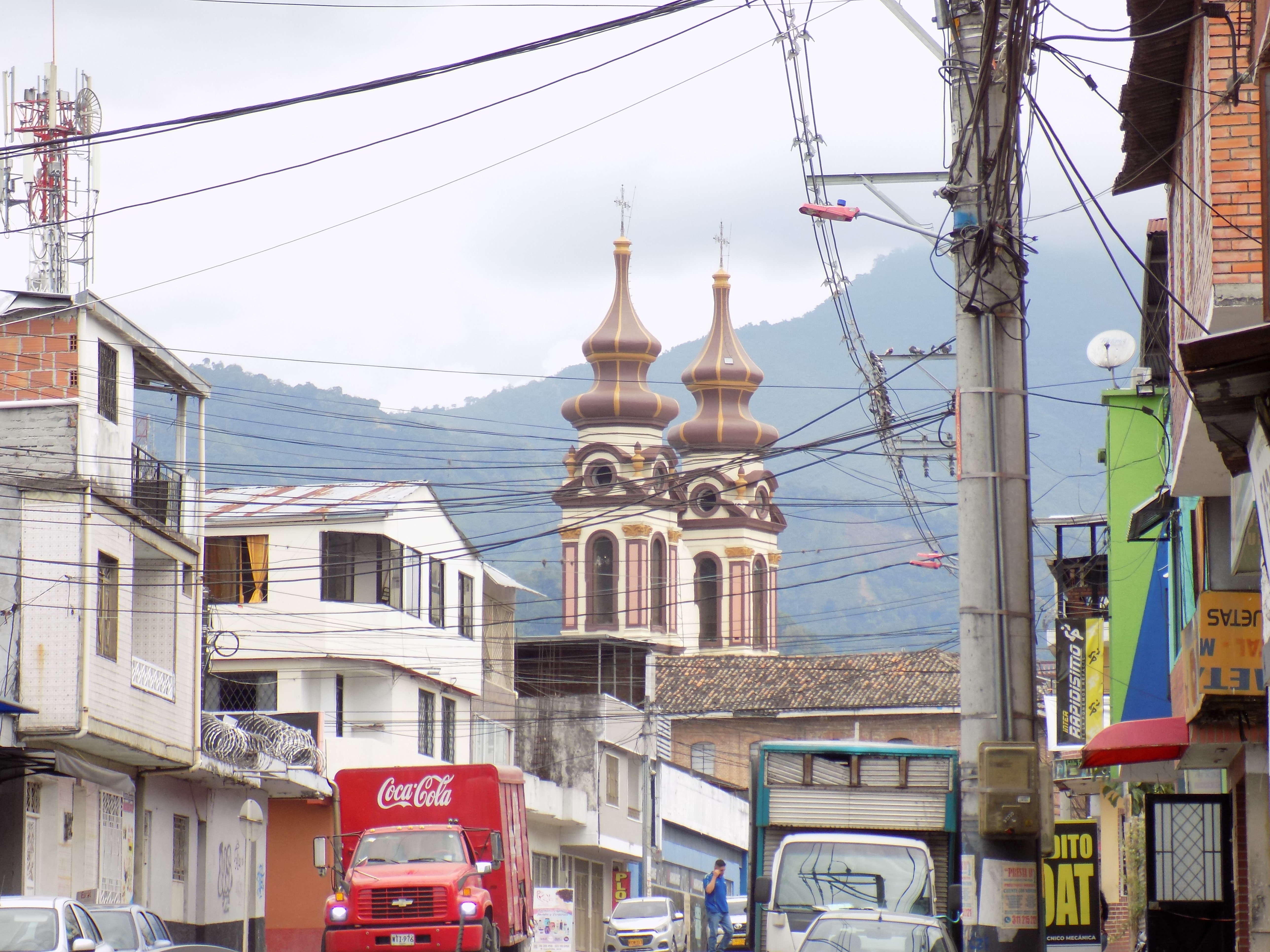 La parroquia representa un símbolo arquitectónico y urbanístico para el barrio El Carmen. 