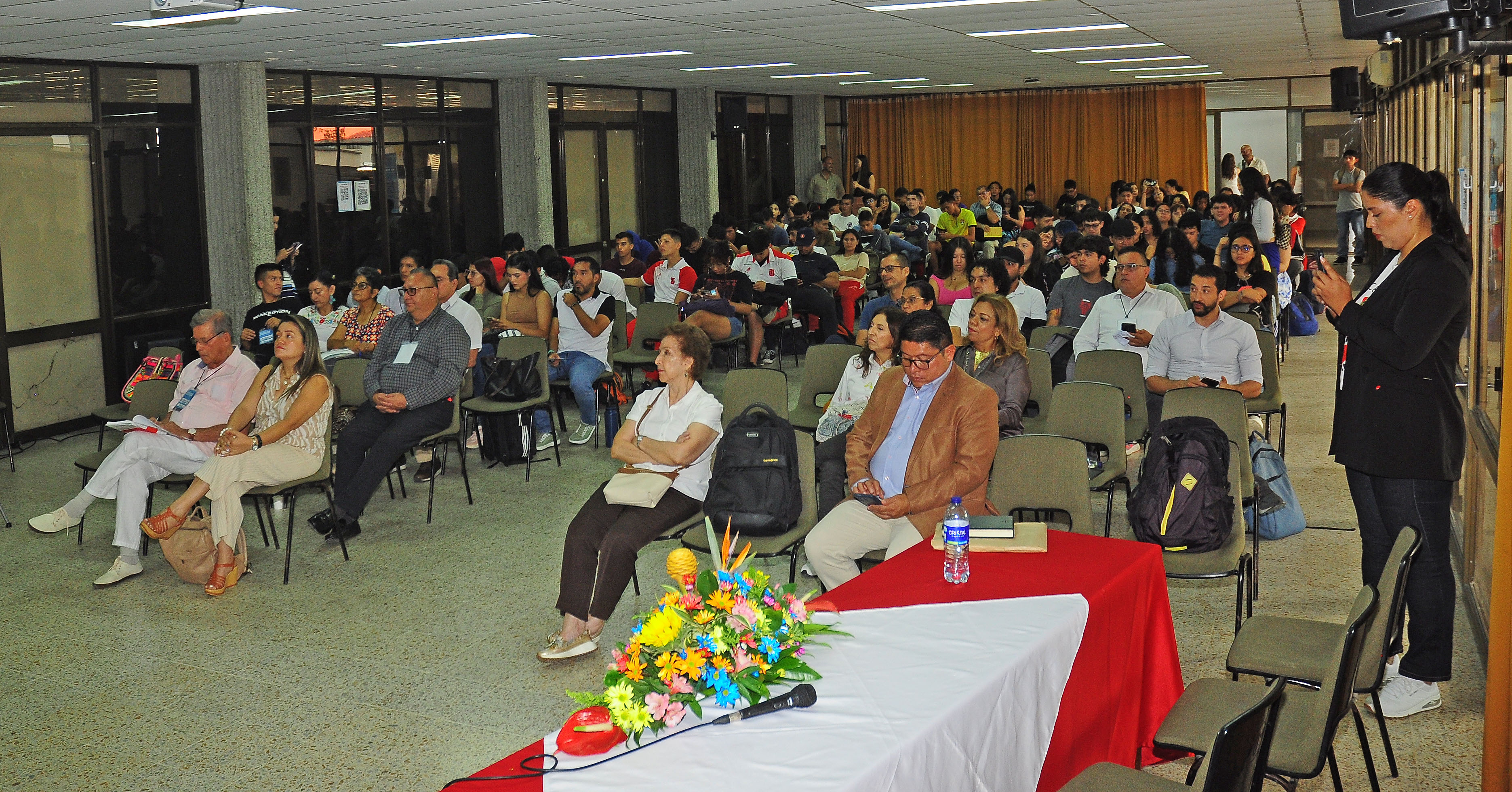 Eduardo Augusto López Ramírez, decano de Educación; Angélica Sandoval, vicerrectora de investigaciones (e), Diego Alberto Polo, vicerrector de Desarrollo Humano e Indira Orfa Tatiana Rojas Oviedo, coordinadora del simposio. 