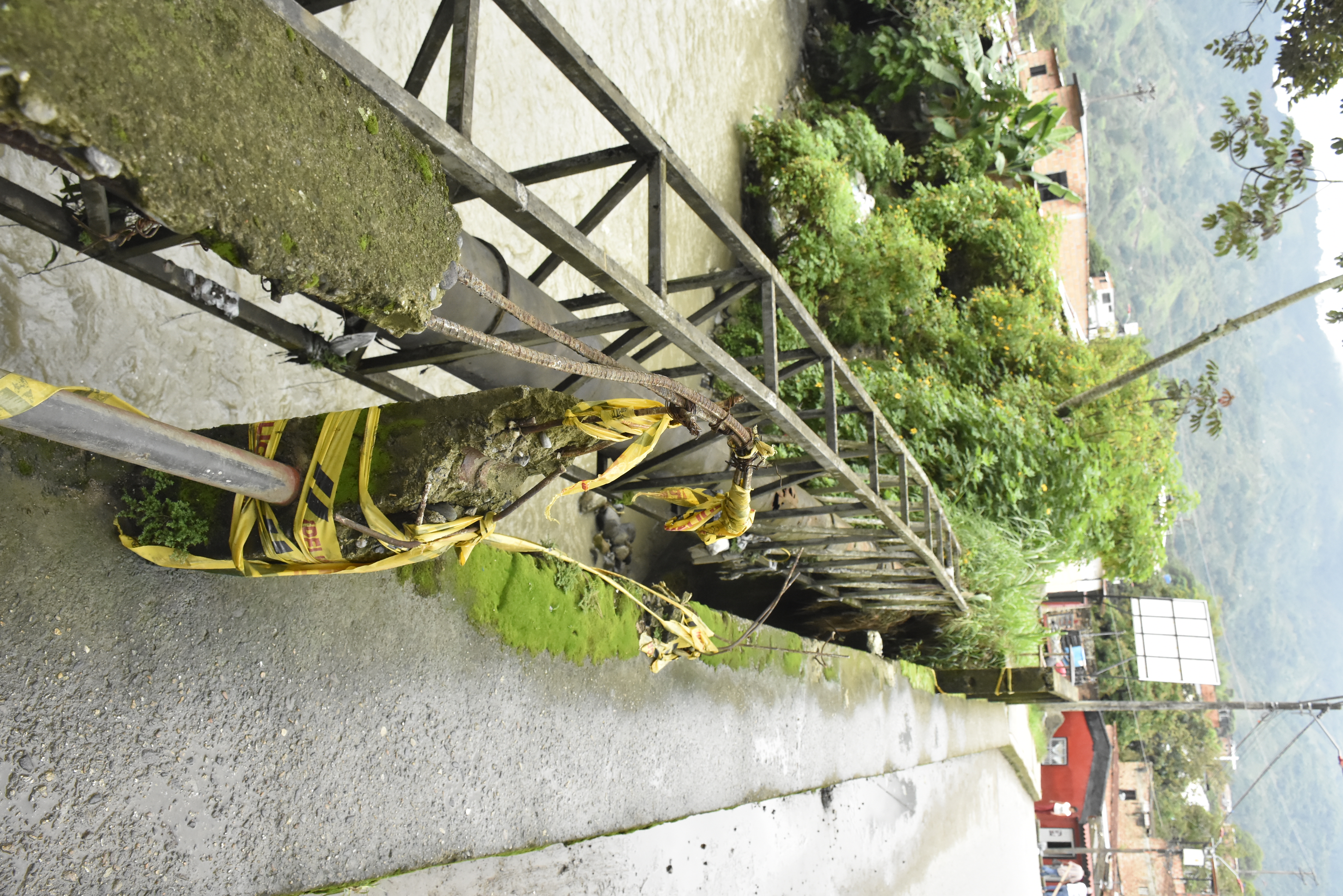 En el barrio Santofimio el puente se cae a pedazos