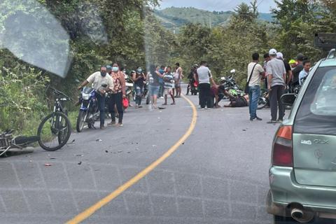 El accidente ocurrió a pocos metros del puente sobre el río Coello.