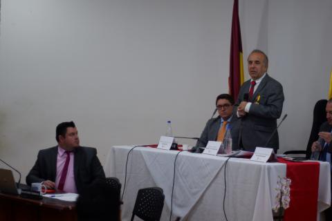 El Ministro de Transporte durante su alocución en la Asamblea Departamental.