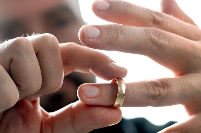 ¿Piensa separarse? Esto pasará con las deudas que adquirió en el matrimonio