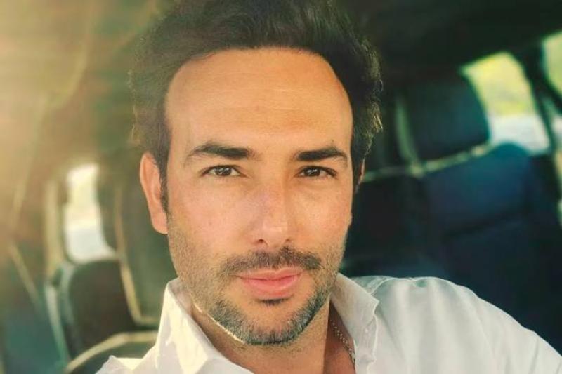 Sebastián Martínez ha aparecido en varias telenovelas y series de televisión, incluyendo 'La ley del corazón', La reina del flow' y 'El día de la suerte' y en películas como 'El paseo 6' y 'El paseo 7'.