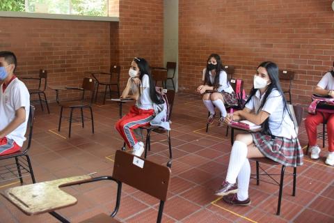  Los estudiantes volverán a los salones de clase luego de las restricciones que se impusieron por la pandemia. 