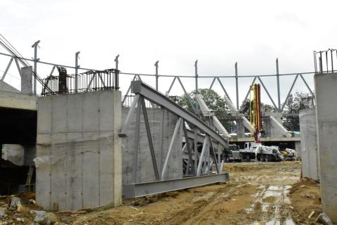  Actualmente en el Parque Deportivo se construyen cuatro obras relacionadas con los escenarios. En el Coliseo Mayor se hace una inversión que supera los $40 mil millones. 