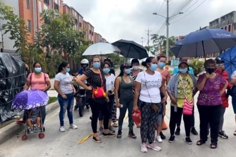  La comunidad restringió el paso por varios minutos en la única vía de acceso en la Arboleda Campestre.