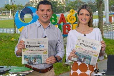 César Piñeros y Paola Toro con su edición de EL NUEVO DÍA.