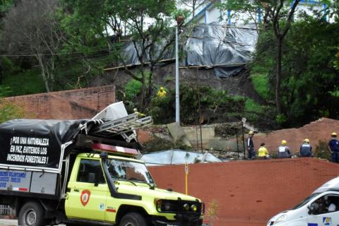 Una considerable remoción de tierra se registró en la montaña en donde reposa el tanque del Ibal. 