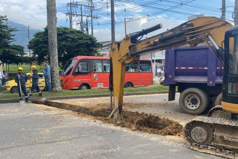 Hubo un daño en la red de acueducto que impide la movilidad